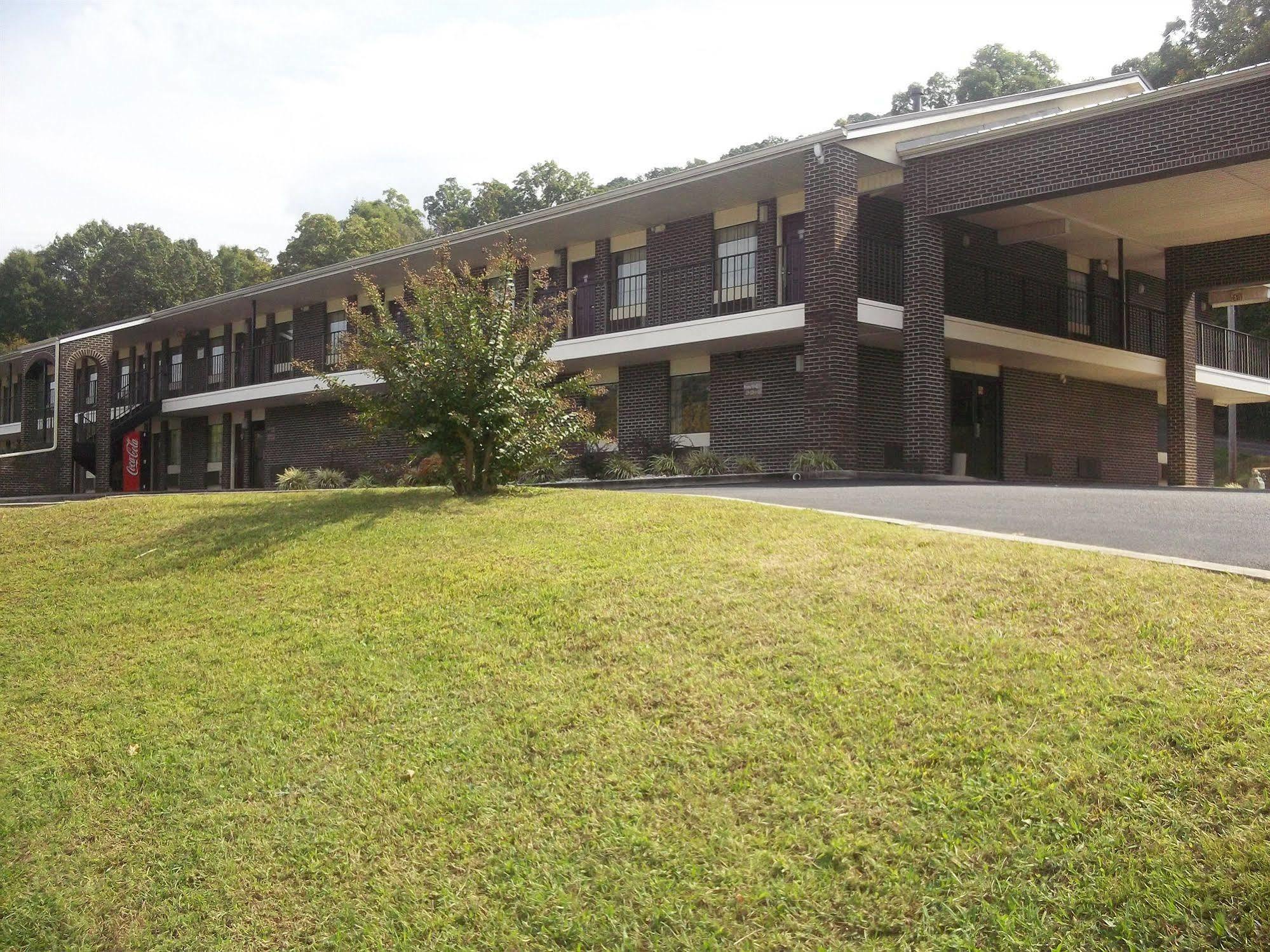 Days Inn Guntersville Exterior photo